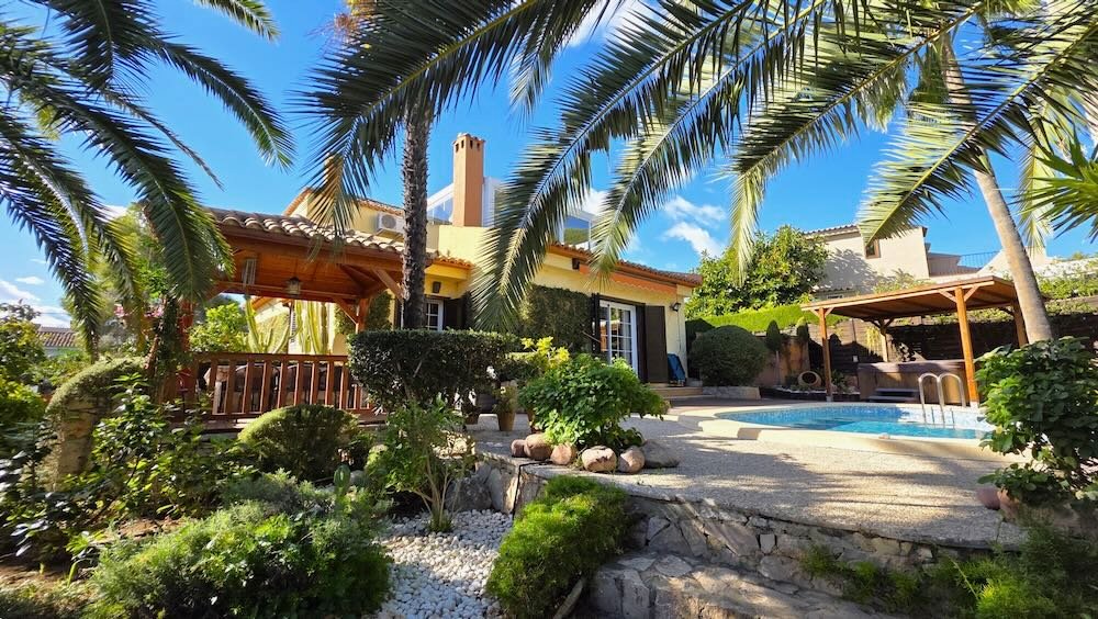 Property 2438 - Photo 1